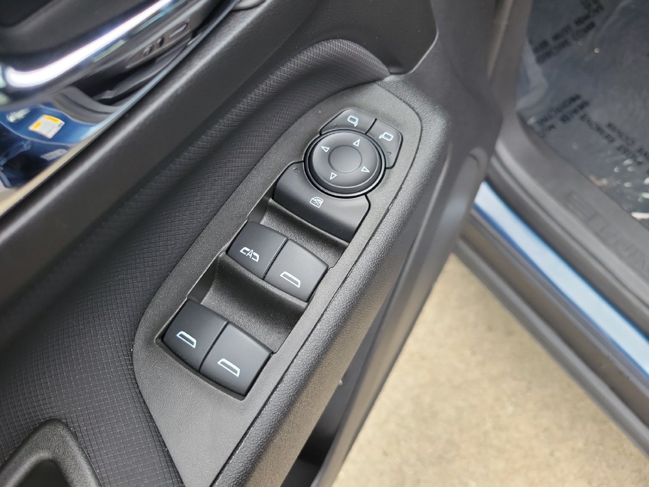 Certified 2024 Chevrolet Equinox RS FWD image 15