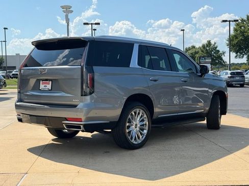 Used 2023 Cadillac Escalade Premium Luxury AWD/4WD image 4
