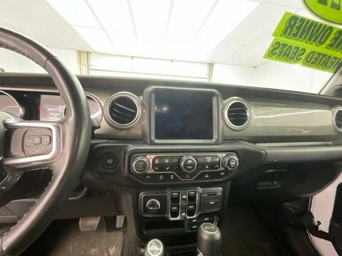 Used 2022 Jeep Wrangler Unlimited Sahara w/ Dual Top Group AWD/4WD image 11
