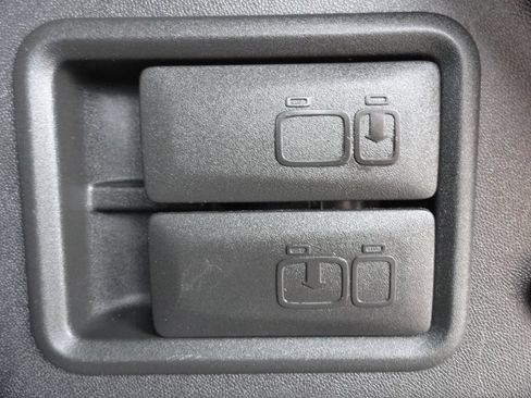 Used 2018 Chevrolet Equinox LT FWD image 14