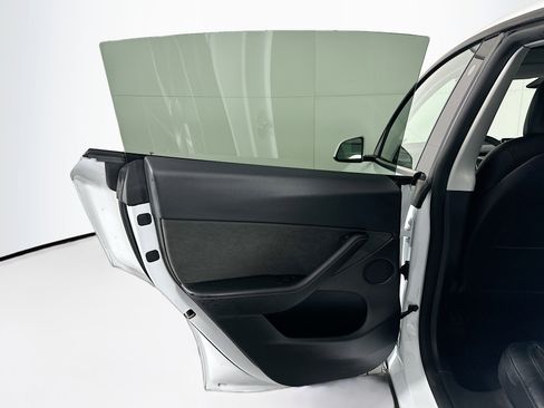 Used 2022 Tesla Model Y Long Range image 26