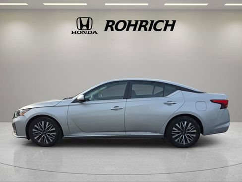 Used 2023 Nissan Altima 2.5 SV image 9