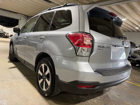 Used 2017 Subaru Forester 2.5i Limited AWD/4WD image 3