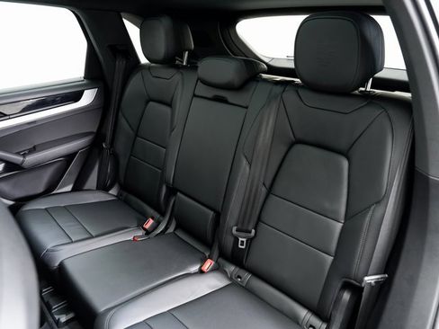 Used 2025 Porsche Cayenne image 26
