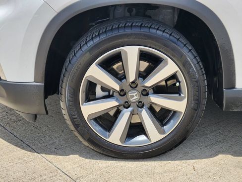 Used 2025 Honda Pilot Touring image 10