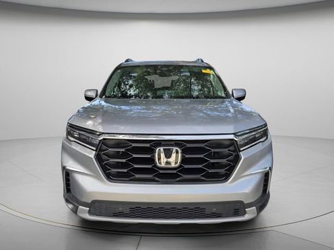 Used 2025 Honda Pilot Touring image 3