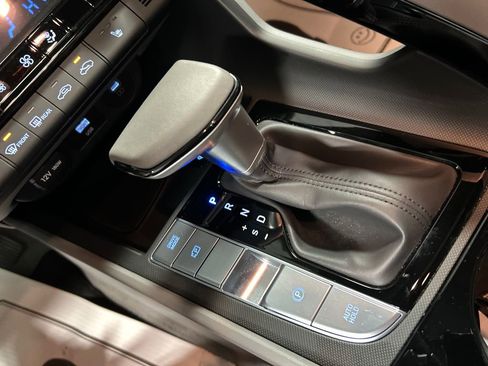 Used 2025 Hyundai Elantra SEL image 18