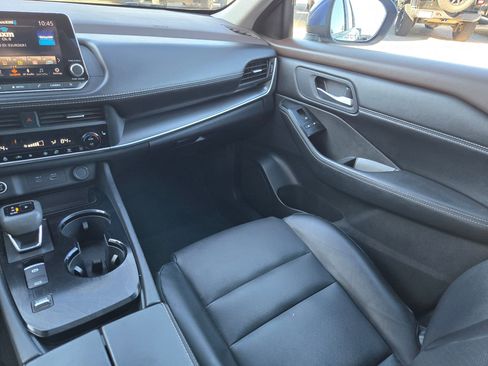 Used 2023 Nissan Rogue SV w/ SV Premium B Package image 13