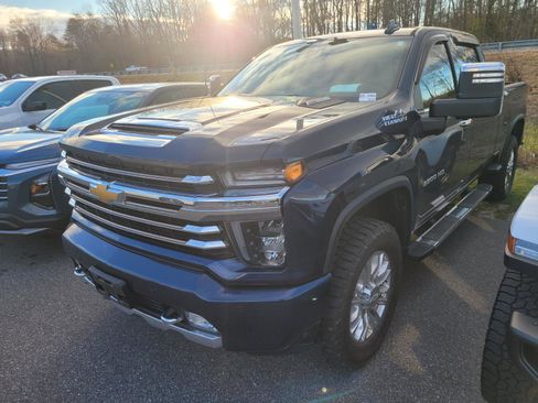 Used 2020 Chevrolet Silverado 3500 High Country image 3