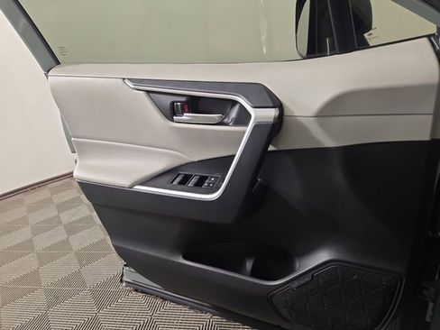 Used 2021 Toyota RAV4 XLE image 30