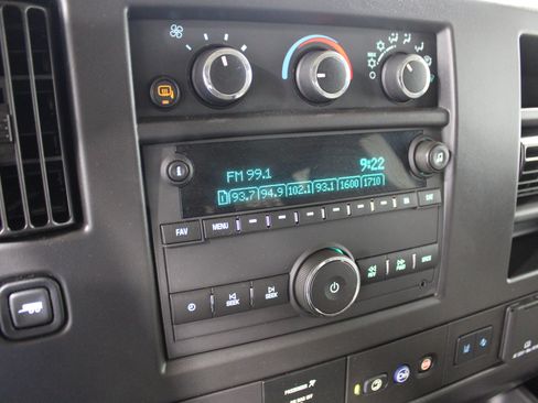 Used 2025 GMC Savana 3500 LT w/ LT Preferred Equipment Group RWD image 12