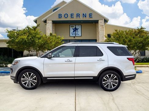 Used 2018 Ford Explorer Platinum image 2