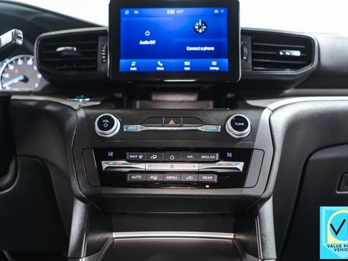 Used 2020 Ford Explorer XLT image 13