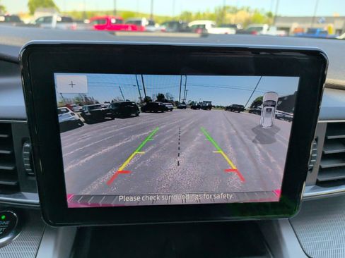 Used 2021 Ford Explorer XLT w/ Equipment Group 202A AWD/4WD image 14
