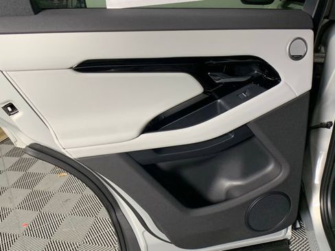 Used 2025 Land Rover Range Rover Evoque S image 25