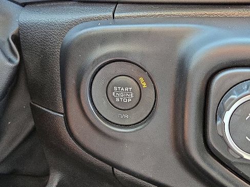 Used 2023 Jeep Wrangler Unlimited AWD/4WD image 31