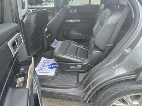 Used 2022 Ford Explorer XLT w/ Equipment Group 202A RWD image 8