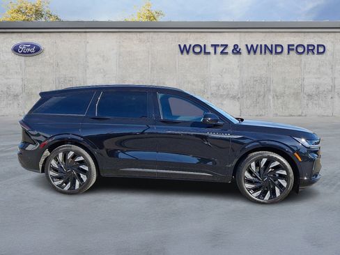 Used 2024 Lincoln Nautilus Reserve w/ Equipment Group 202A image 7