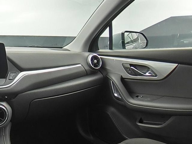Used 2025 Chevrolet Blazer LT FWD image 23