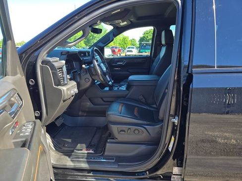 Used 2024 GMC Sierra 1500 AT4 w/ Technology Package AWD/4WD image 9