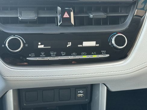 Used 2022 Toyota Corolla Cross L image 21