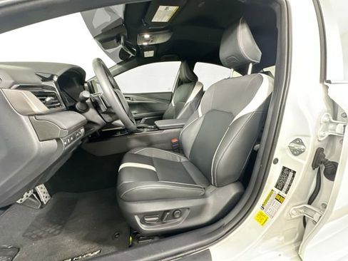 Used 2025 Toyota Camry SE w/ Convenience Package FWD image 17