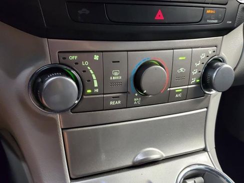 Used 2012 Toyota Highlander FWD w/ Tech Pkg image 24