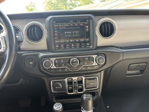 Used 2021 Jeep Wrangler Unlimited Sahara AWD/4WD image 19