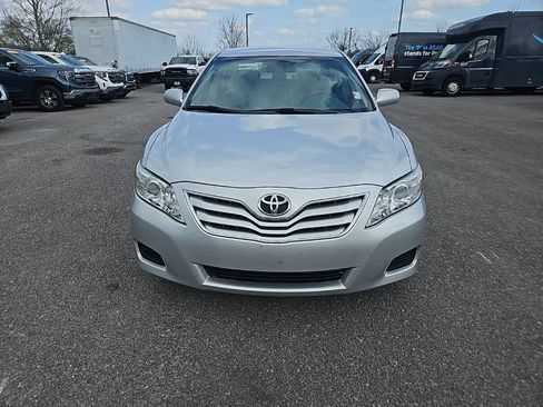 Used 2011 Toyota Camry LE image 2