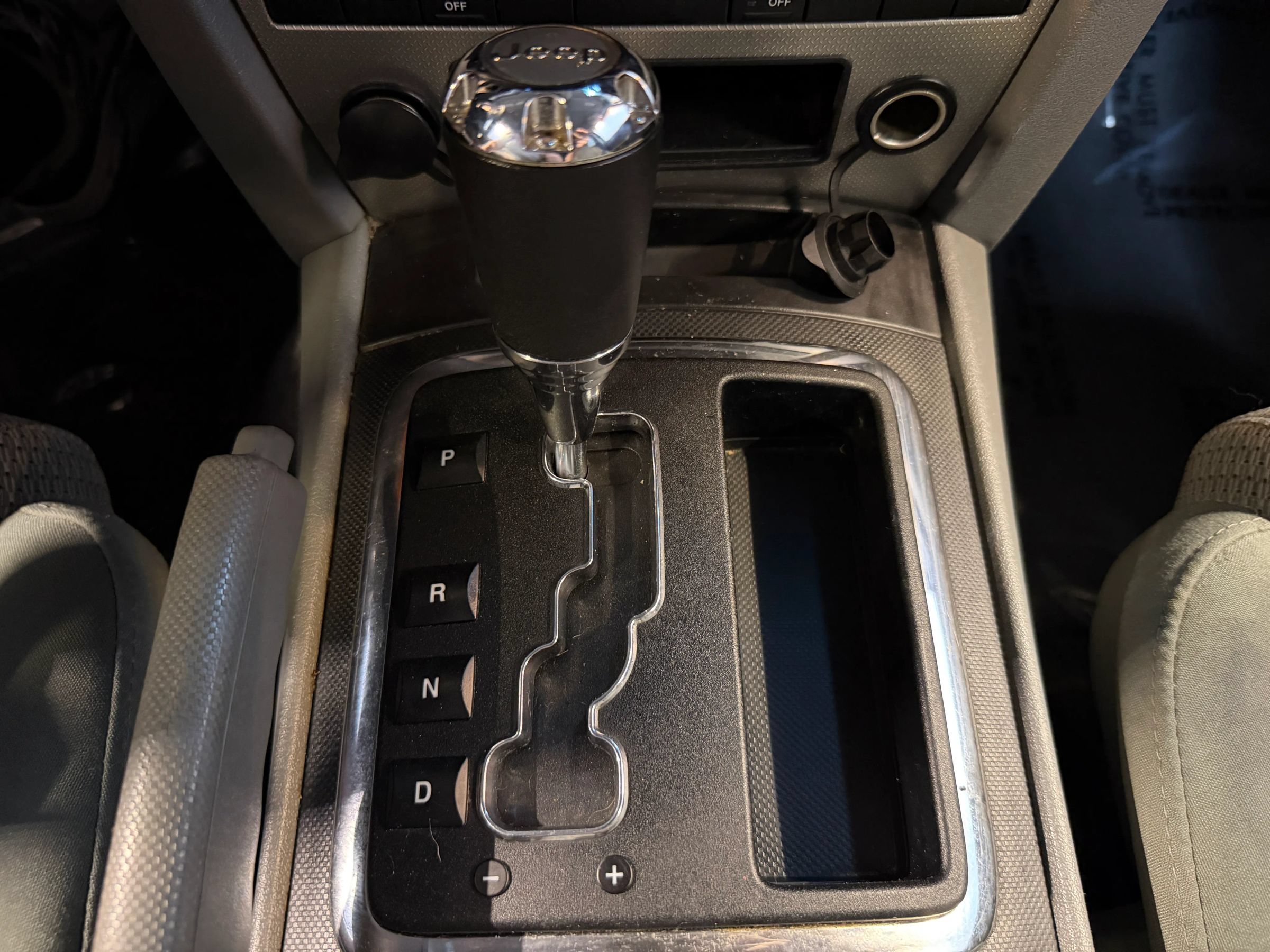 Used 2007 Jeep Commander Sport RWD image 21