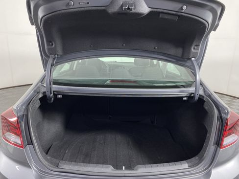 Used 2019 Hyundai Elantra SE w/ Cargo Package image 30