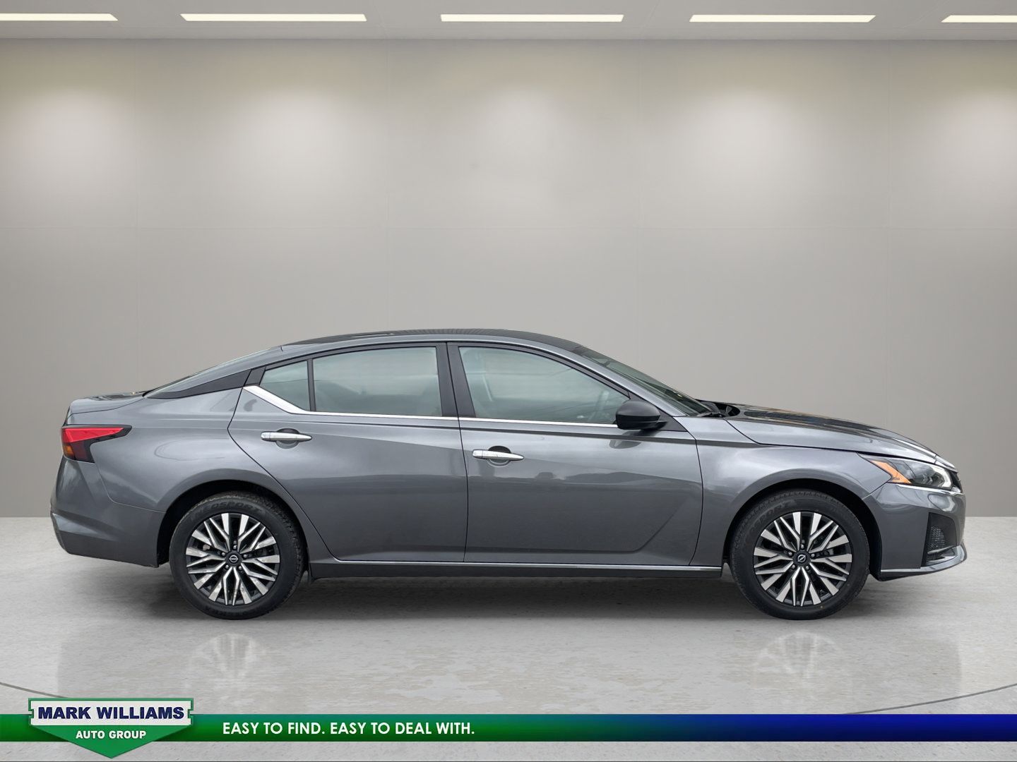 Used 2025 Nissan Altima 2.5 SV AWD/4WD image 3