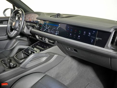 Certified 2024 Porsche Cayenne AWD/4WD image 23