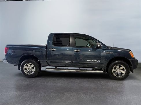 Used 2014 Nissan Titan SV w/ SV Value Truck Package image 6