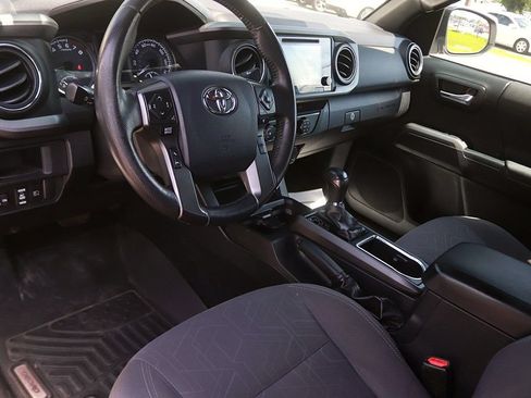 Used 2019 Toyota Tacoma TRD Off-Road AWD/4WD image 12