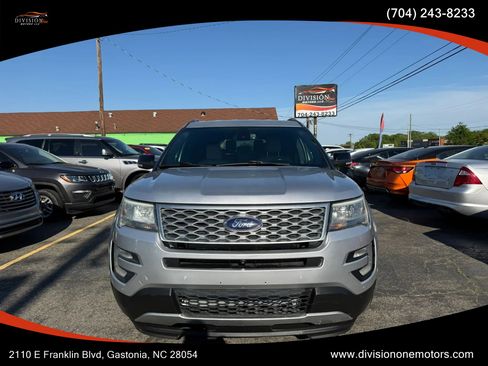 Used 2018 Ford Explorer XLT w/ Equipment Group 202A AWD/4WD image 2