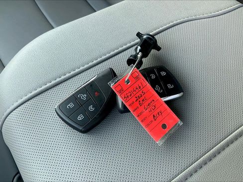 Used 2025 GMC Sierra 2500 SLT w/ SLT Convenience Package image 13