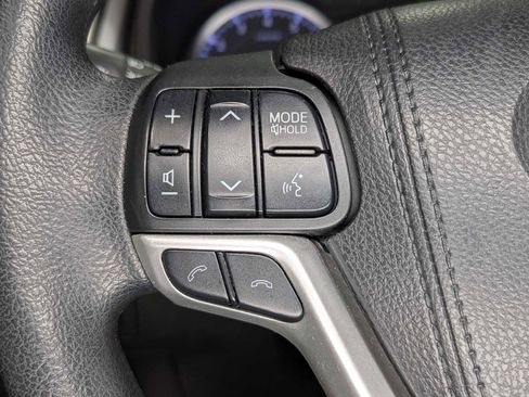 Used 2018 Toyota Highlander LE image 33