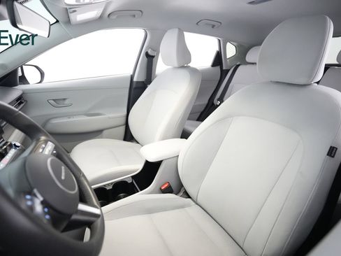 Used 2025 Hyundai Kona SEL FWD image 4