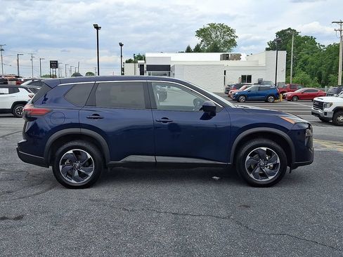 Used 2025 Nissan Rogue SV AWD/4WD image 7