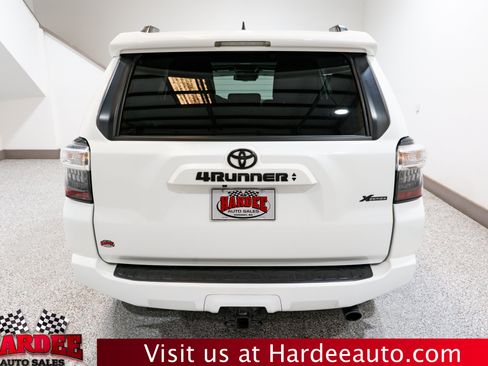 Used 2022 Toyota 4Runner SR5 Premium w/ Moonroof Package RWD image 4