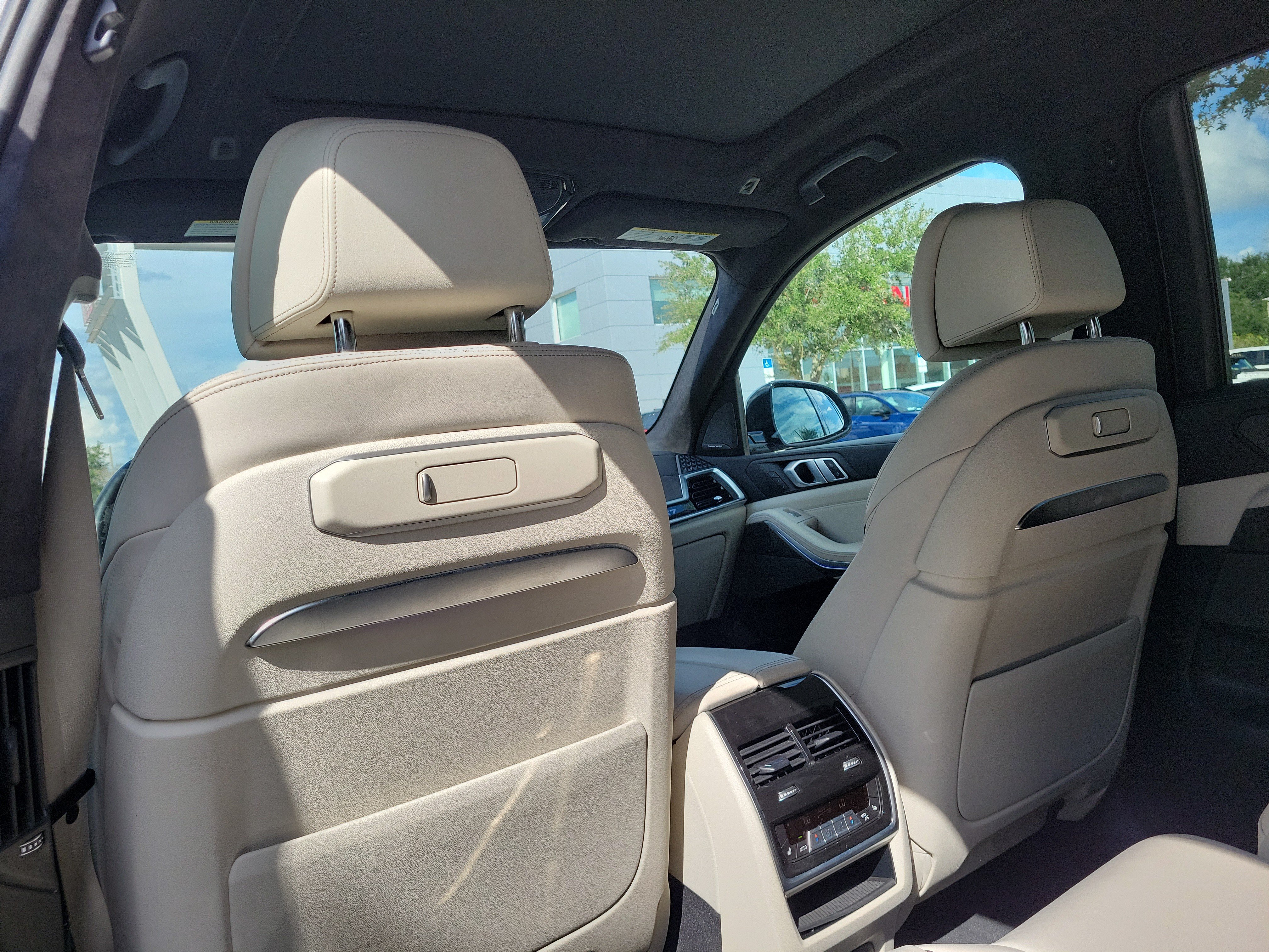 Used 2024 BMW X7 xDrive40i w/ M Sport Package AWD/4WD image 17