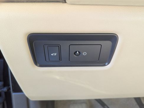 Used 2016 Land Rover Range Rover HSE image 13