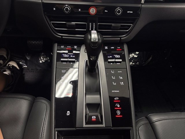Used 2024 Porsche Macan AWD/4WD image 22