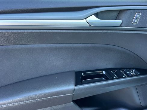 Used 2013 Ford Fusion SE FWD image 12