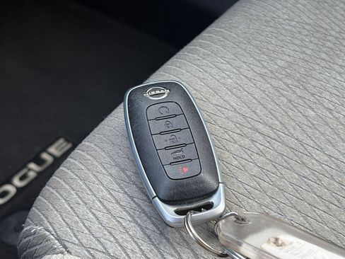 Used 2025 Nissan Rogue SV AWD/4WD image 27