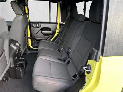 Used 2023 Jeep Gladiator Sport image 16