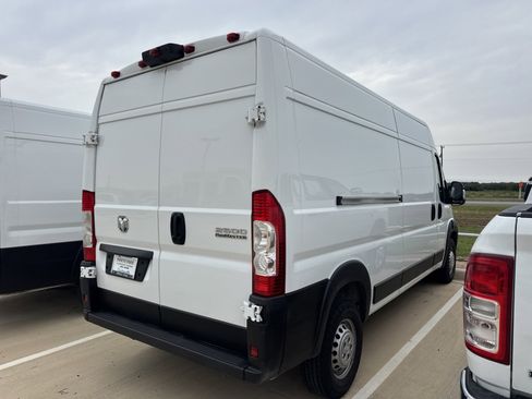 Used 2025 RAM ProMaster 2500 w/ Convenience Group FWD image 4