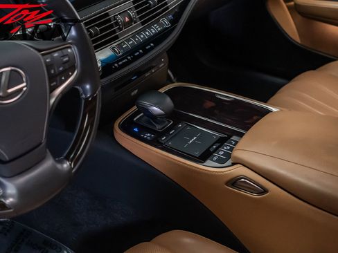 Used 2022 Lexus LS 500 AWD w/ Luxury Package image 26