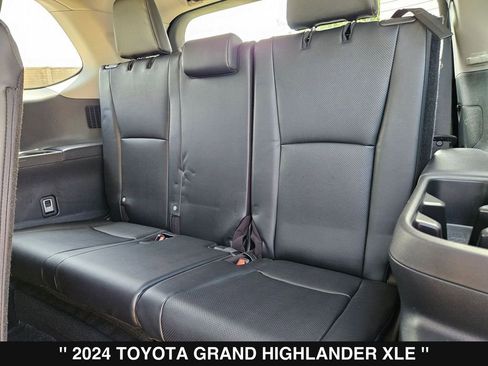 Used 2024 Toyota Grand Highlander FWD image 17